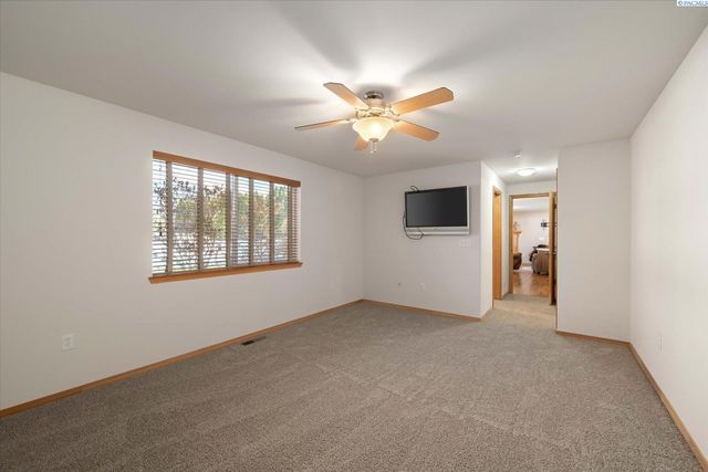 2302 W 20th Ave., Kennewick, WA 99337