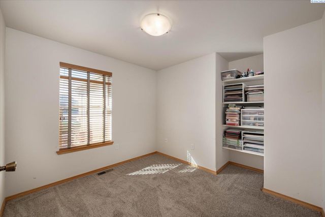 2302 W 20th Ave., Kennewick, WA 99337