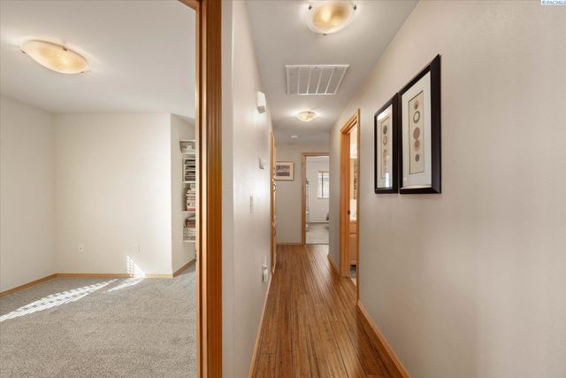 2302 W 20th Ave., Kennewick, WA 99337