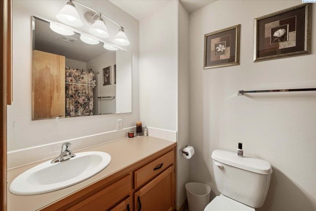 2302 W 20th Ave., Kennewick, WA 99337