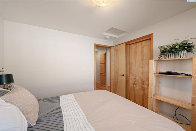 2302 W 20th Ave., Kennewick, WA 99337