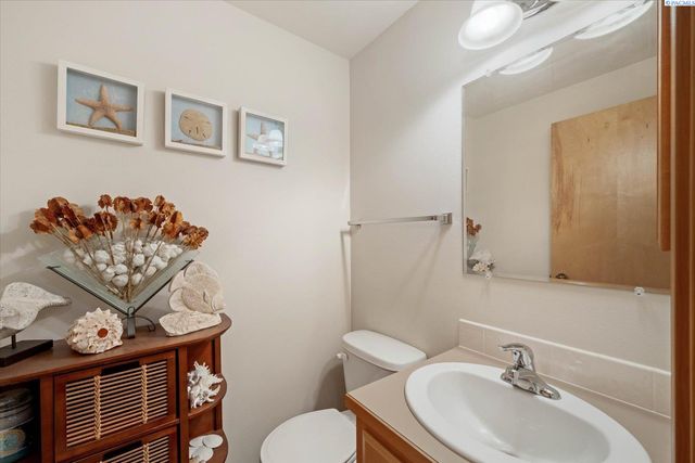 2302 W 20th Ave., Kennewick, WA 99337