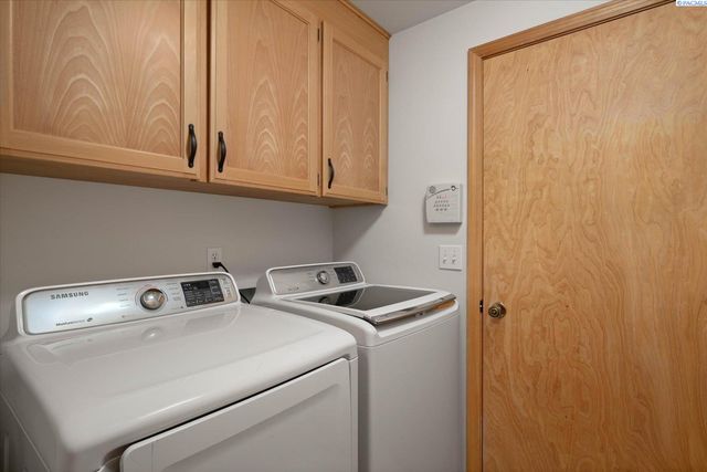 2302 W 20th Ave., Kennewick, WA 99337