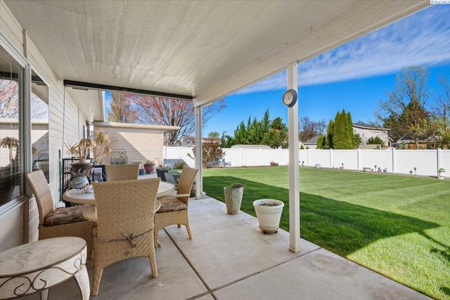 2302 W 20th Ave., Kennewick, WA 99337