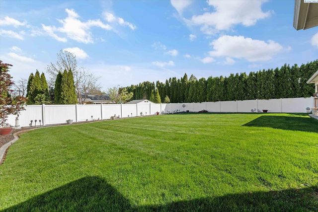 2302 W 20th Ave., Kennewick, WA 99337