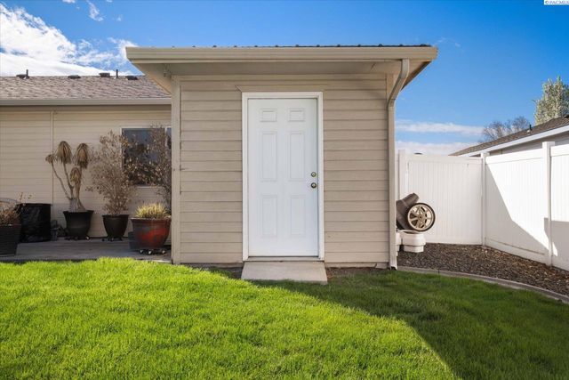 2302 W 20th Ave., Kennewick, WA 99337