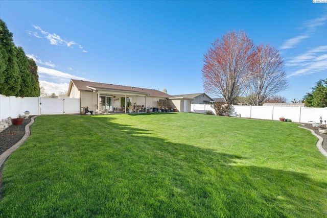 2302 W 20th Ave., Kennewick, WA 99337