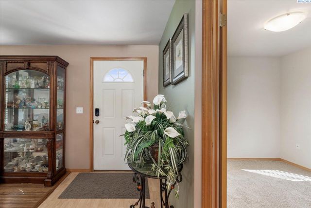 2302 W 20th Ave., Kennewick, WA 99337