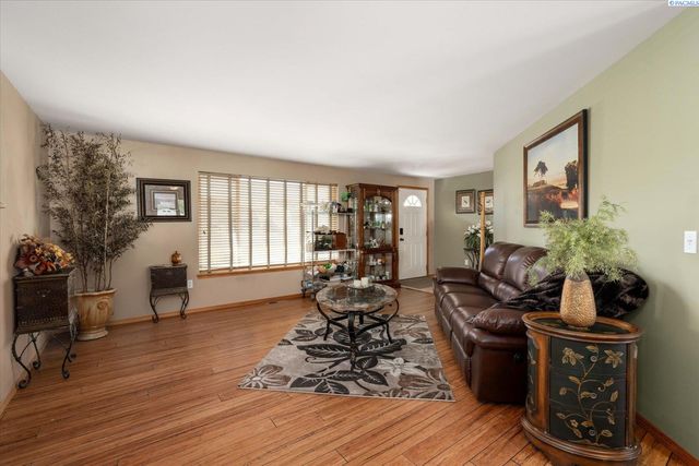 2302 W 20th Ave., Kennewick, WA 99337