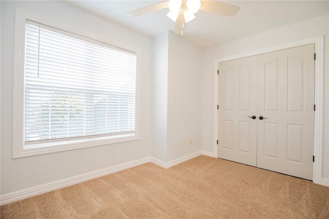 2 Oak Ridge Lane, Bentonville, AR 72712