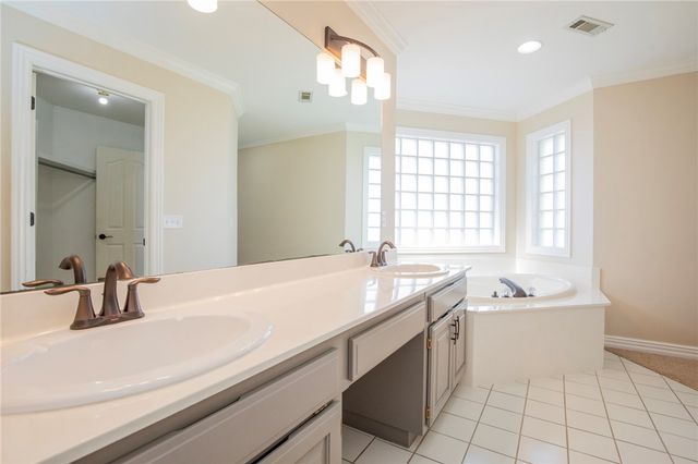 2 Oak Ridge Lane, Bentonville, AR 72712