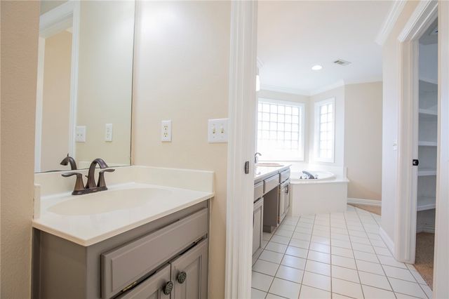 2 Oak Ridge Lane, Bentonville, AR 72712