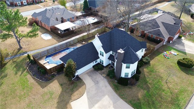 2 Oak Ridge Lane, Bentonville, AR 72712