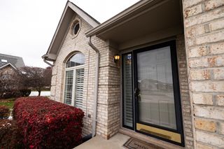 15955 Bentley Cir Drive, Macomb, MI 48044