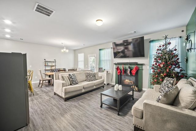 315 Pinewood Drive, Woodstock, GA 30189