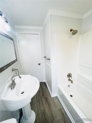 71 Meaford Road, Cheektowaga, NY 14215