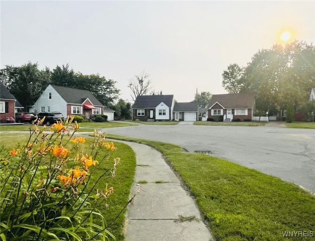 71 Meaford Road, Cheektowaga, NY 14215