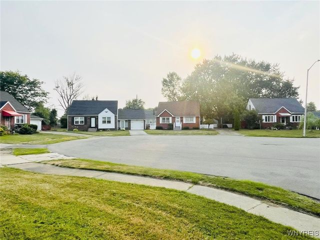 71 Meaford Road, Cheektowaga, NY 14215