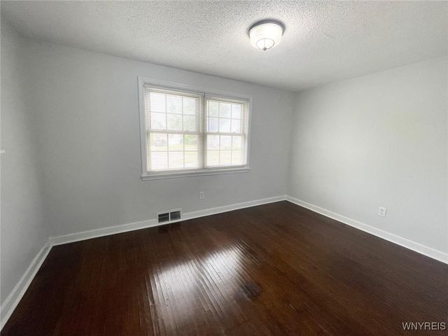 71 Meaford Road, Cheektowaga, NY 14215