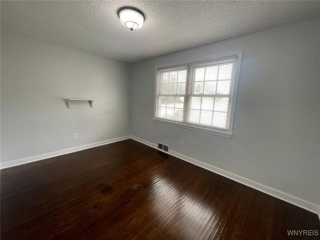 71 Meaford Road, Cheektowaga, NY 14215