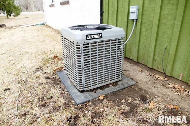 104 THRUSH Avenue, Pekin, IL 61554