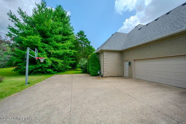 3707 High Crest Ct, Crestwood, KY 40014