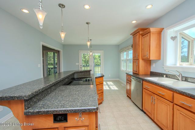 3707 High Crest Ct, Crestwood, KY 40014