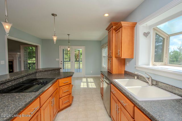 3707 High Crest Ct, Crestwood, KY 40014