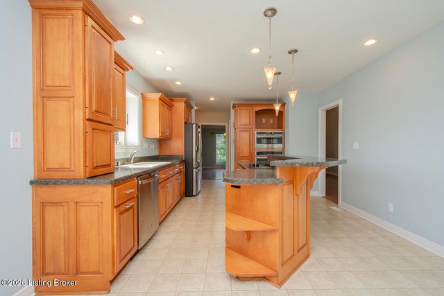 3707 High Crest Ct, Crestwood, KY 40014