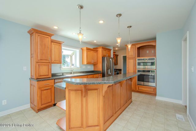 3707 High Crest Ct, Crestwood, KY 40014