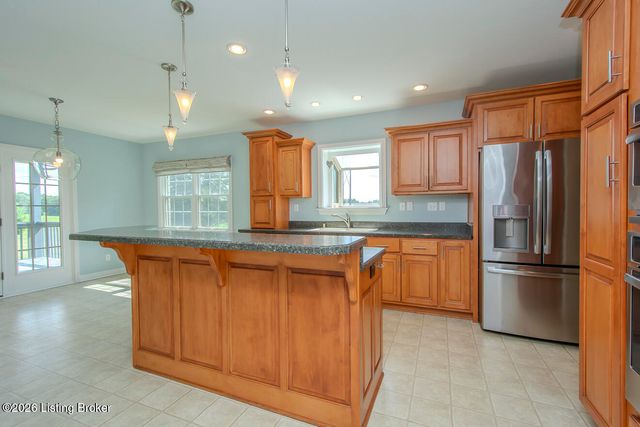 3707 High Crest Ct, Crestwood, KY 40014