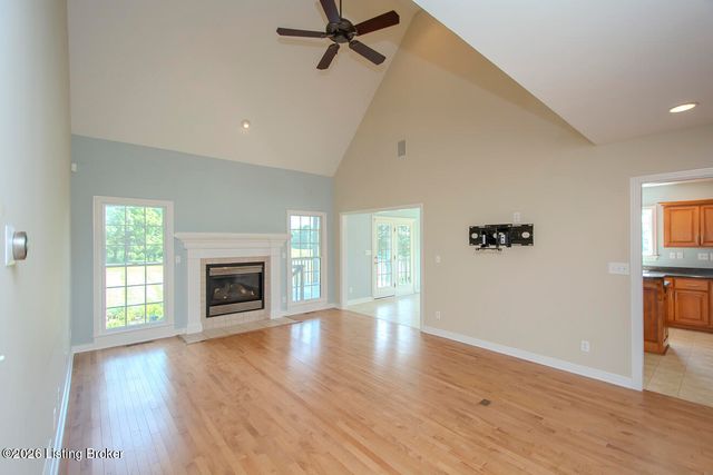 3707 High Crest Ct, Crestwood, KY 40014