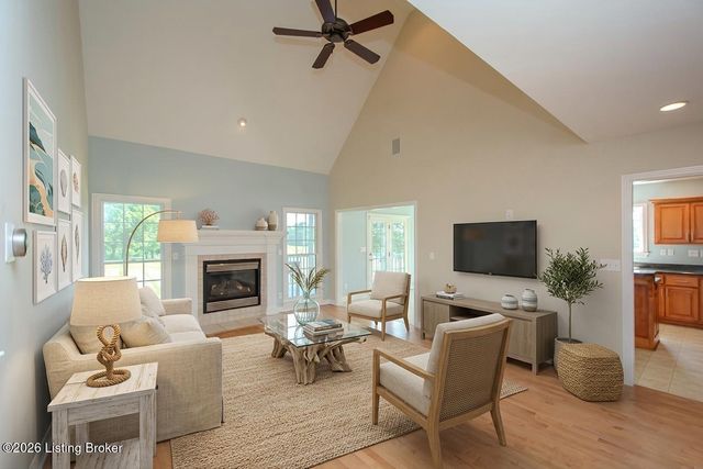3707 High Crest Ct, Crestwood, KY 40014