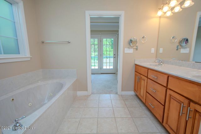 3707 High Crest Ct, Crestwood, KY 40014