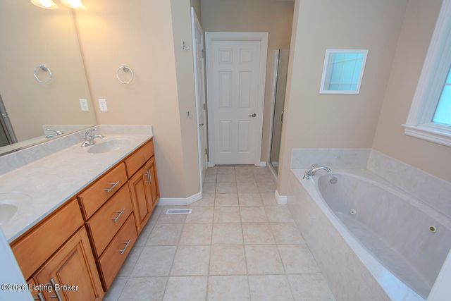 3707 High Crest Ct, Crestwood, KY 40014
