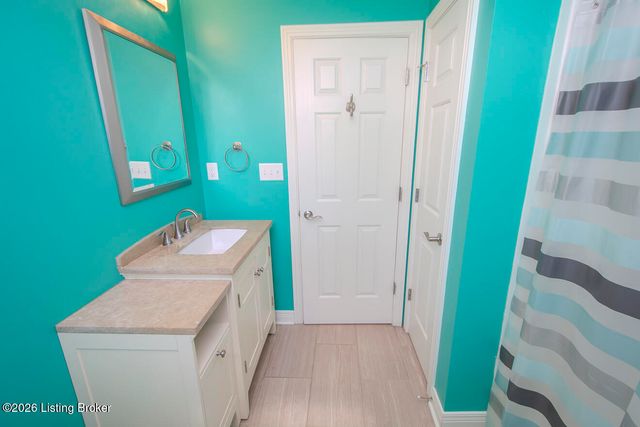 3707 High Crest Ct, Crestwood, KY 40014