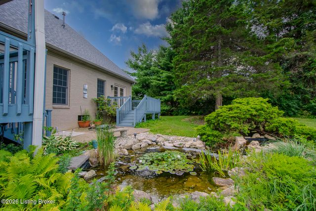 3707 High Crest Ct, Crestwood, KY 40014