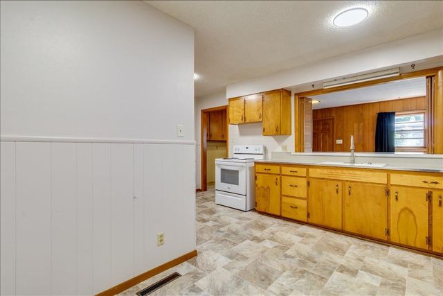 1612 N Lawndale, El Dorado, KS 67042