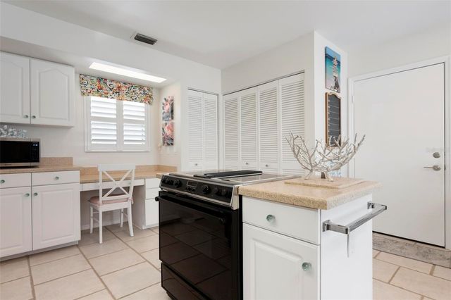 726 BRIGHTSIDE CRESCENT DRIVE 14, Venice, FL 34293