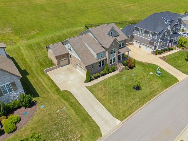 7025 Vineyard Valley Dr, College Grove, TN 37046