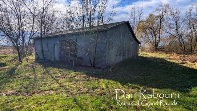 1185 11 Mile Road, Remus, MI 49340
