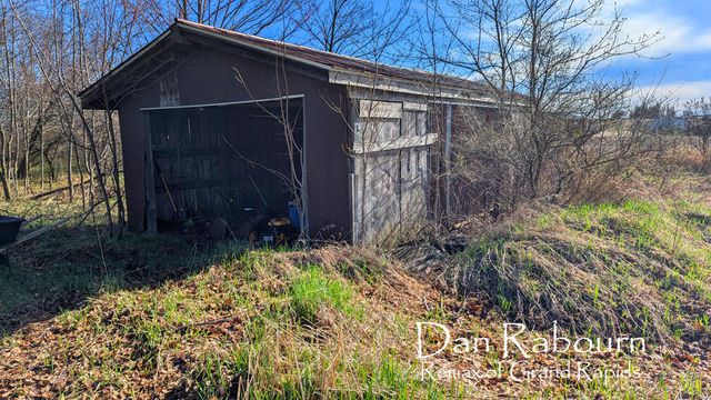1185 11 Mile Road, Remus, MI 49340