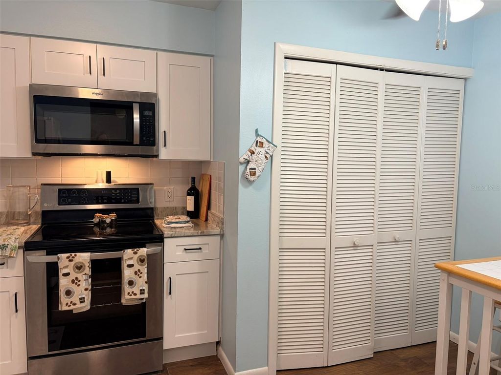 Image 12 of property listing at 16302 RAMBLING VINE DRIVE W, Tampa, FL 33624