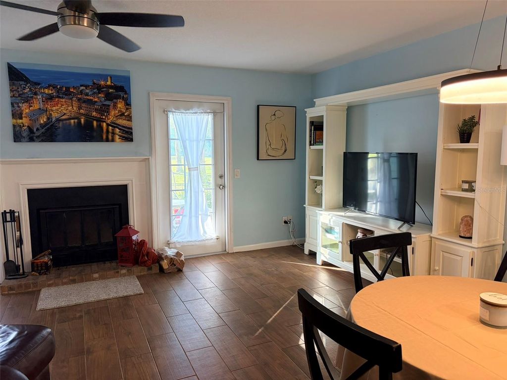 Image 15 of property listing at 16302 RAMBLING VINE DRIVE W, Tampa, FL 33624