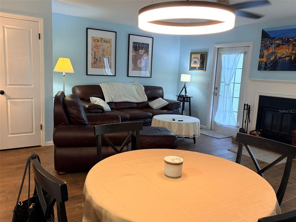 Image 18 of property listing at 16302 RAMBLING VINE DRIVE W, Tampa, FL 33624