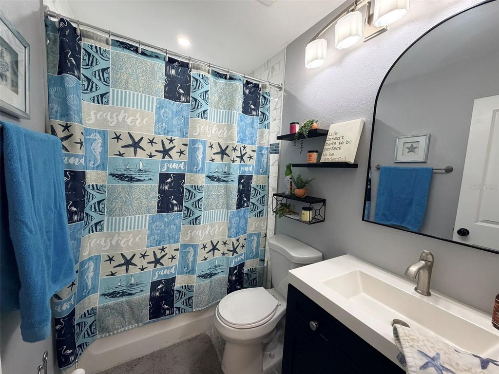 Image 25 of property listing at 16302 RAMBLING VINE DRIVE W, Tampa, FL 33624