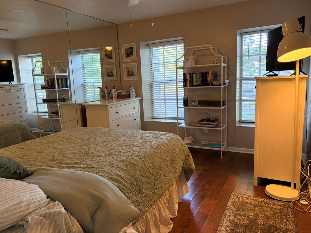 Image 28 of property listing at 16302 RAMBLING VINE DRIVE W, Tampa, FL 33624