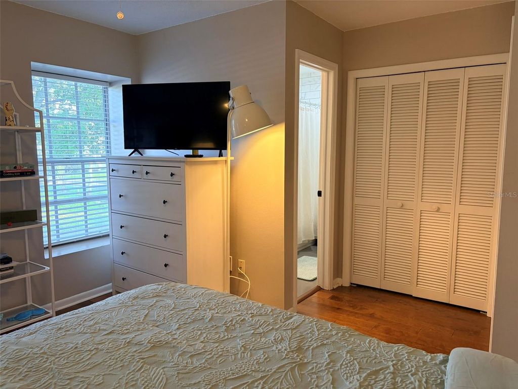 Image 31 of property listing at 16302 RAMBLING VINE DRIVE W, Tampa, FL 33624