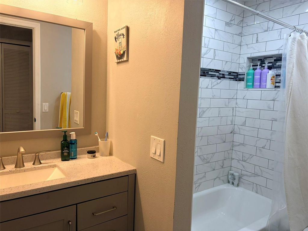 Image 33 of property listing at 16302 RAMBLING VINE DRIVE W, Tampa, FL 33624