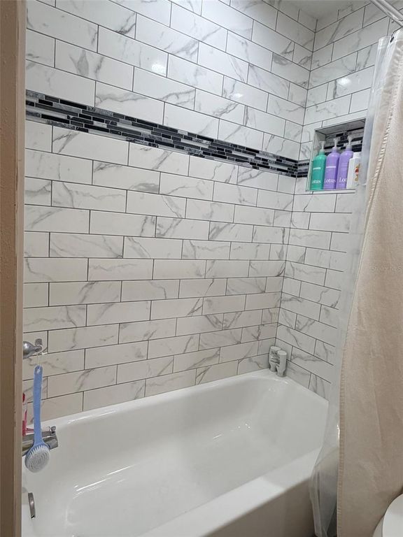 Image 34 of property listing at 16302 RAMBLING VINE DRIVE W, Tampa, FL 33624